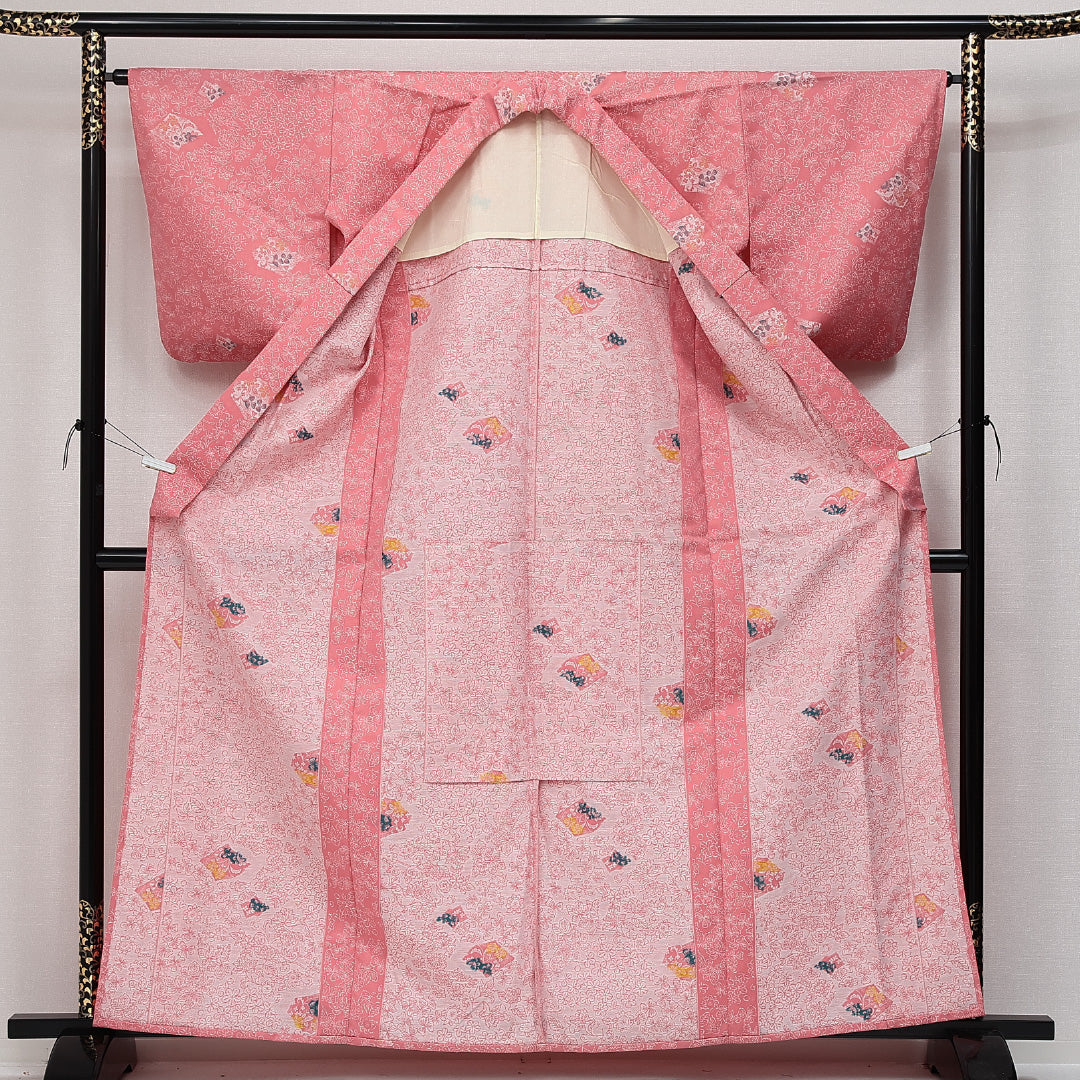 洗える着物 ウールの紬 単衣 身丈162cm 裄丈63cm ウール Sランク カジュアル バチ衿 Lサイズ 居敷当て 肩当て 梅 蔦 ピンク系 RP 1223-14355