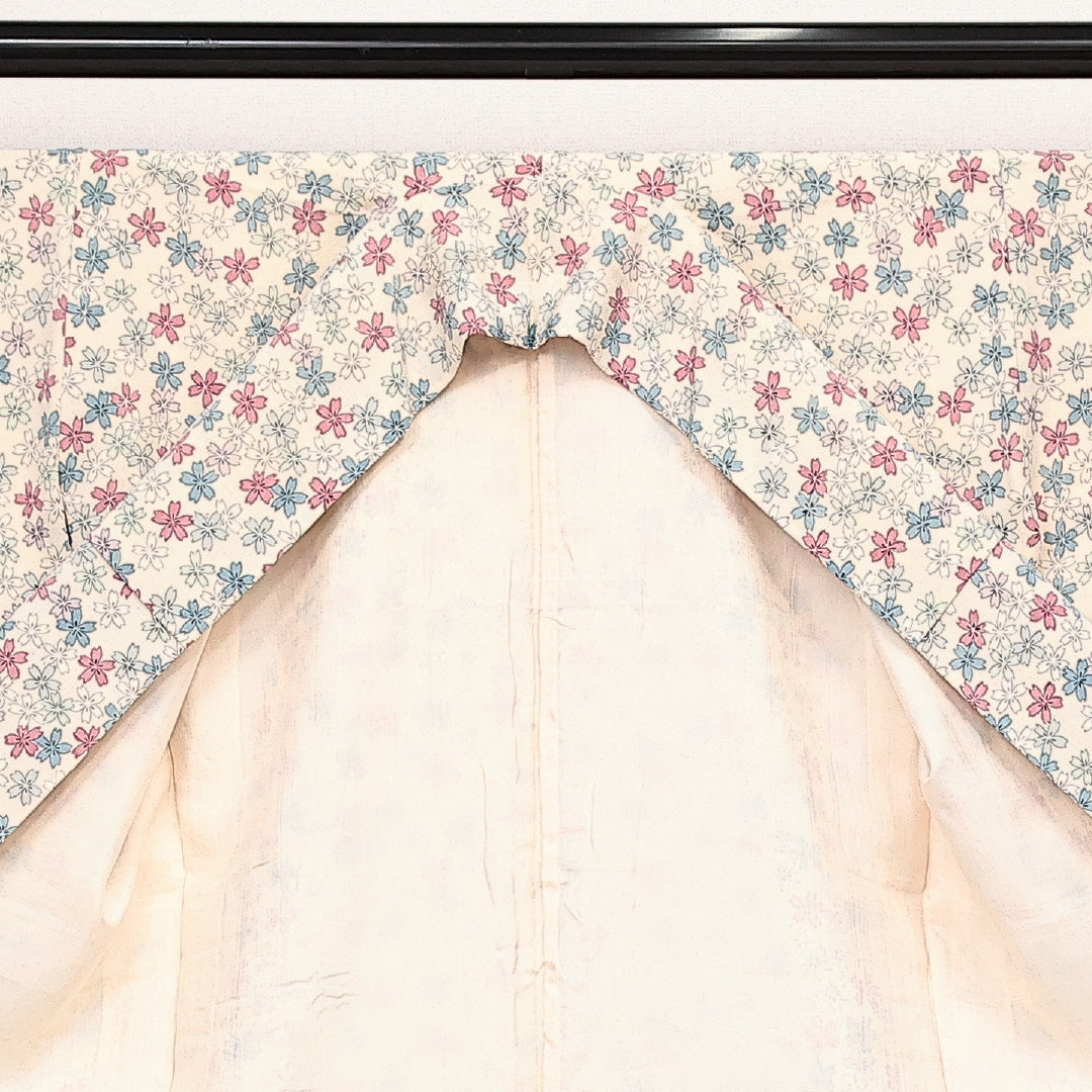 小紋 袷 身丈149cm 裄丈62cm 正絹 Aランク インフォーマル 広衿 XSサイズ 桜 クリーム系 RP 1221-14086