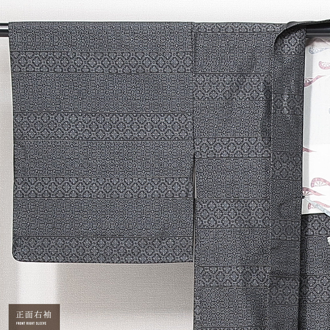 黒羽織 (大島紬) 袷 身丈76cm 裄丈62cm 正絹 Sランク インフォーマル Sサイズ 紐あり 古典柄 グレー系 RP 1233-14695