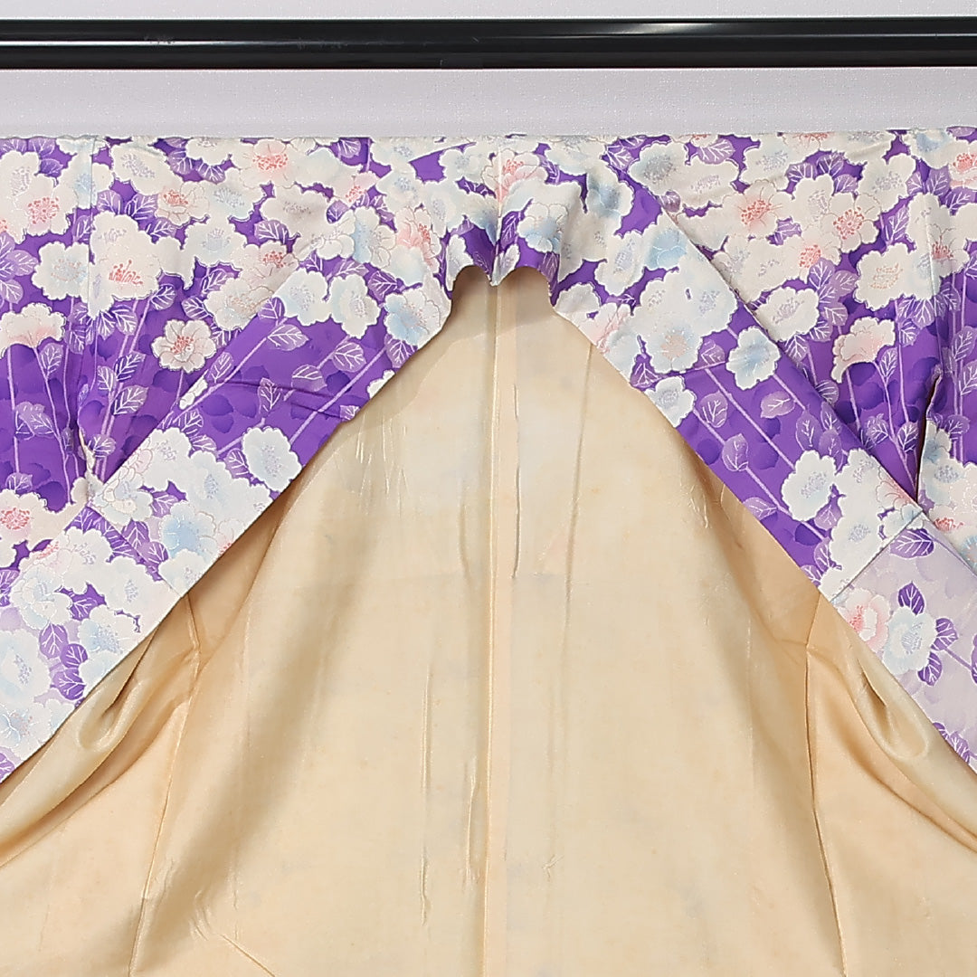 振袖 身丈160cm 裄丈63.5cm Cランク 正絹 袷 広衿 L 銀駒刺繍 牡丹 フォーマル 独創的 華やか 紫系 1213-F0481