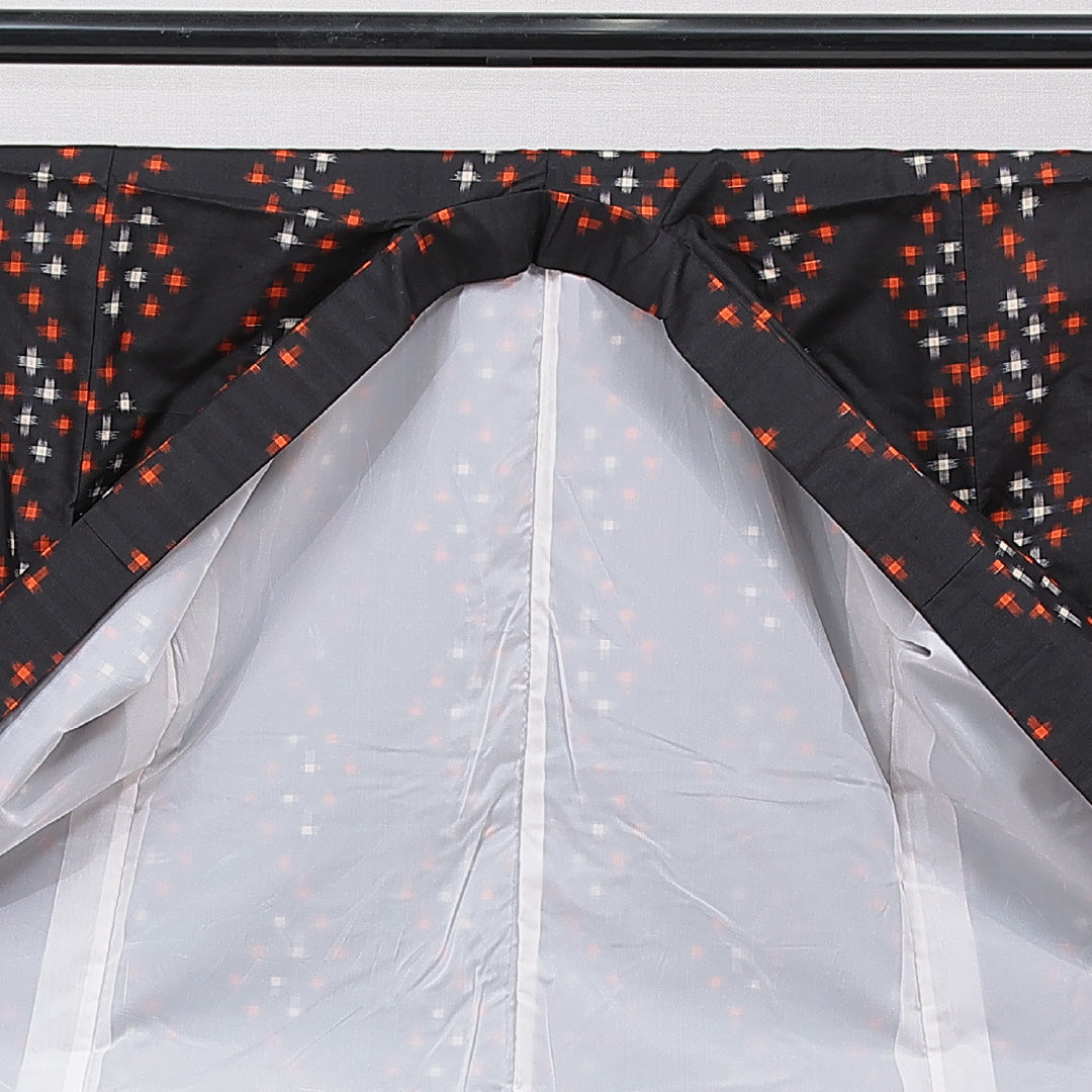 アンティーク 紬（銘仙） 袷 身丈161cm 裄丈62cm 正絹 Bランク Lサイズ バチ衿 十字絣 黒系 1216-15610