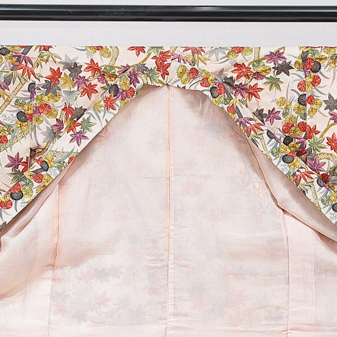 アンティーク 小紋 袷 身丈148cm 裄丈62cm 正絹 Bランク XSサイズ バチ衿 菊 紅葉 クリーム系 多色系 1215-15625