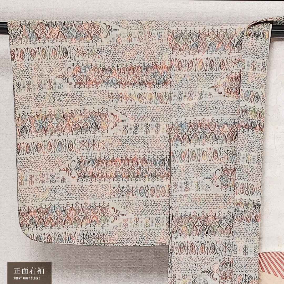 アンティーク 羽織 袷 身丈80cm 裄丈63cm 正絹 Aランク Sサイズ 漆糸 創作柄 クリーム系 RP 1232-13866