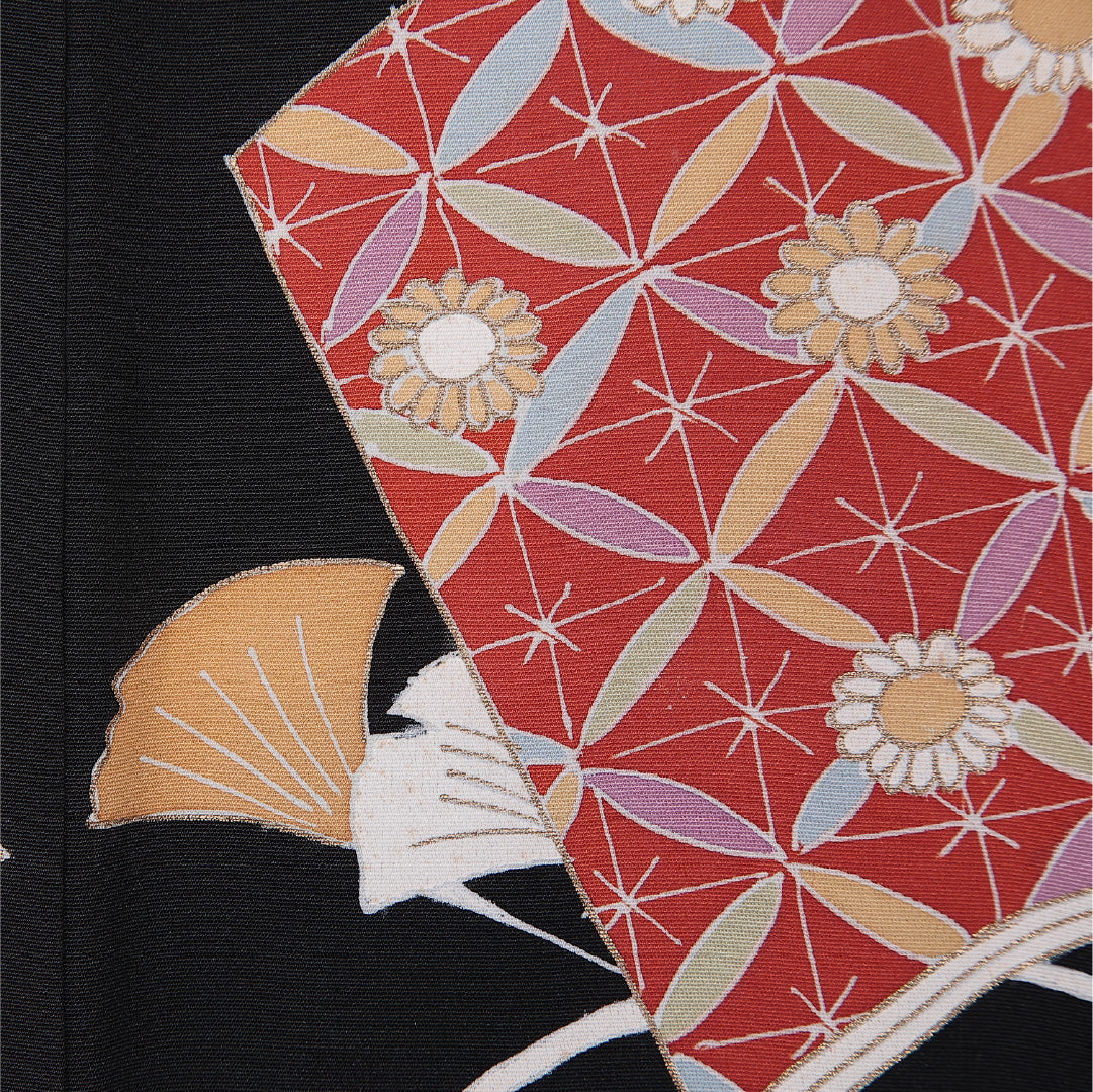 黒羽織 袷 身丈80cm 裄丈64cm 正絹 Cランク 一つ紋 (三つ橘) セミフォーマル Mサイズ 絵羽羽織 紐あり 銀杏 吉祥文様 黒系 LP 1233-10763