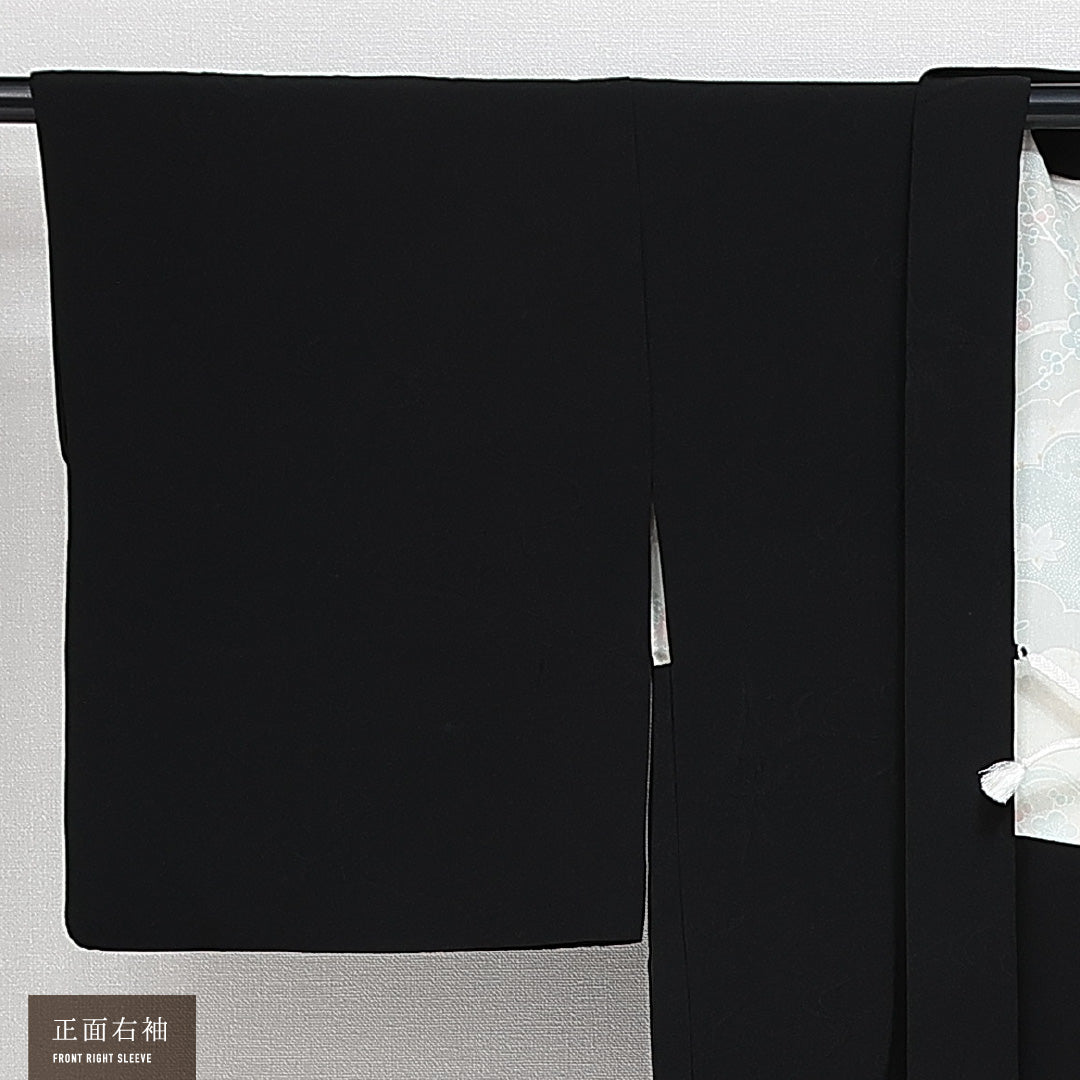 黒羽織 袷 身丈78cm 裄丈63cm 正絹 Aランク 一つ紋 (五三桐) 紋意匠 (花柄) セミフォーマル Sサイズ 紐あり 流水 花柄 無地 黒系 RP 1233-14626