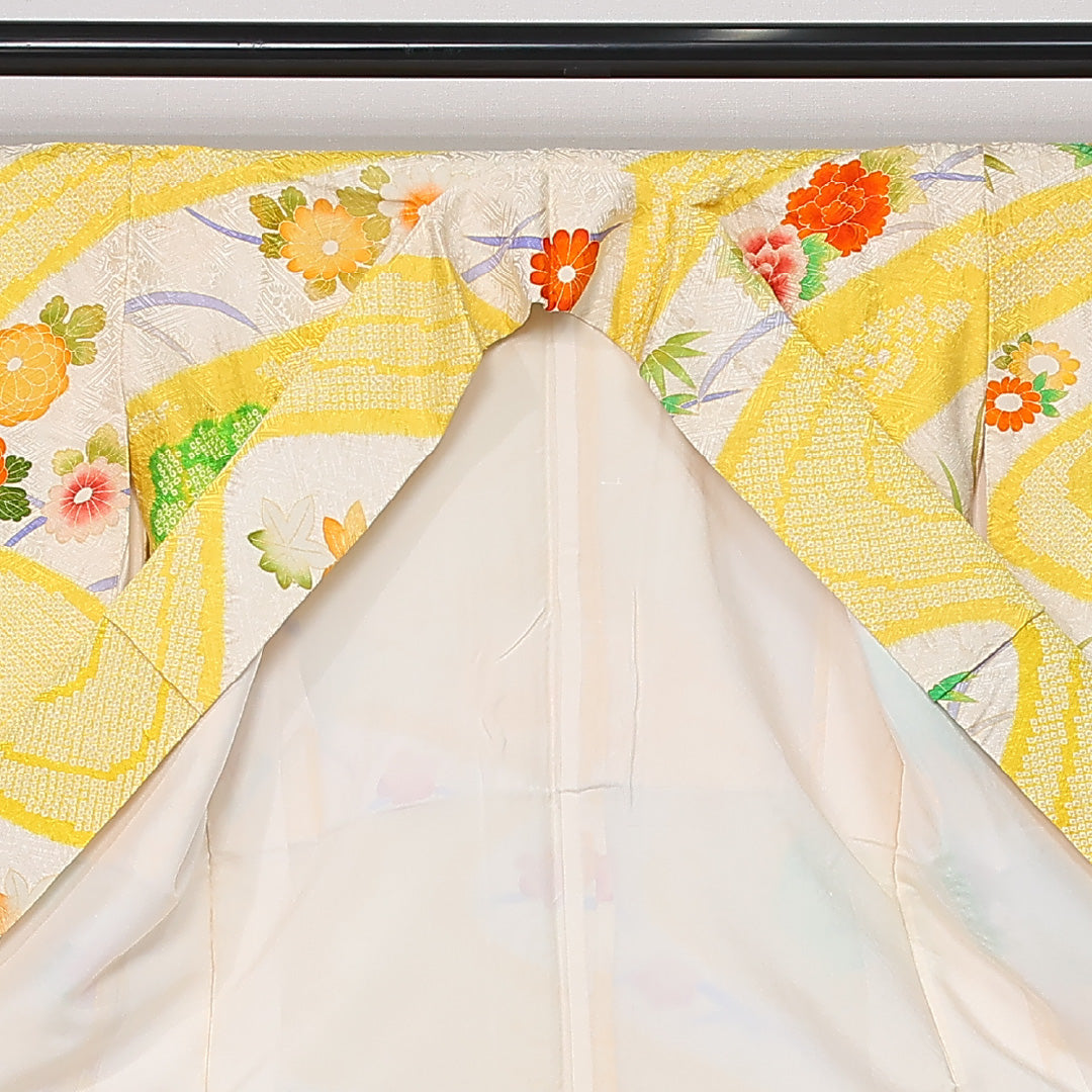振袖 身丈150cm 裄丈61cm Cランク 袷 正絹 M 広衿 絞り 流水 吉祥文様 古典柄 牡丹 梅 花柄 菖蒲 黄系 1213-F0434