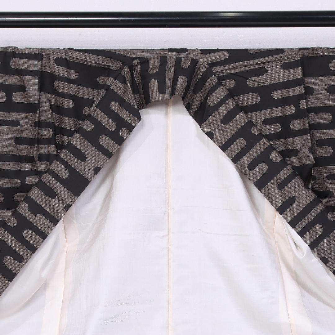 大島紬 袷 身丈158cm 裄丈63cm 正絹 Bランク インフォーマル 広衿 Mサイズ エ霞 黒系 RP 1223-11473