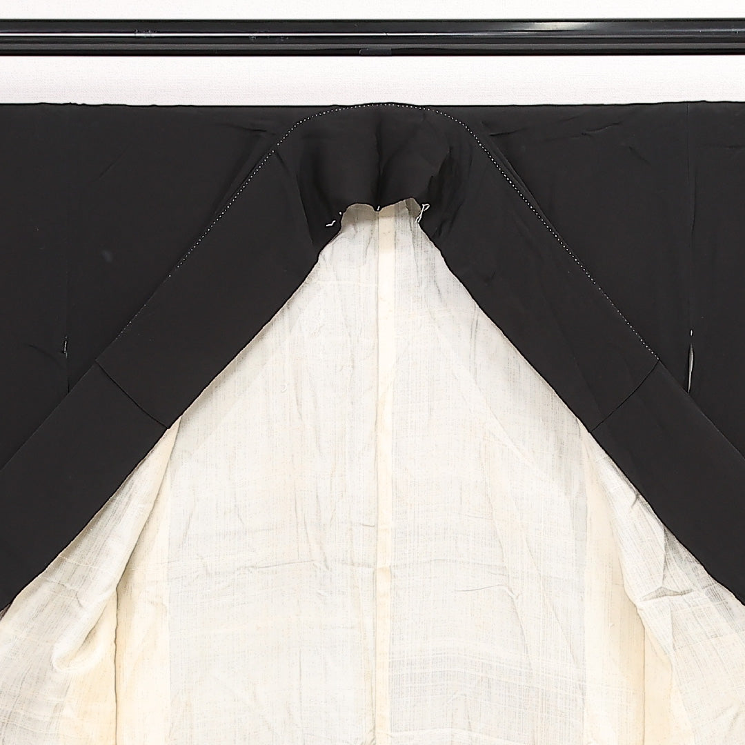アンティーク 黒留袖 五つ紋 身丈146cm 裄丈62.5cm Cランク 正絹 袷 広衿 XS 刺繍 菊 古典的 控え目 黒系 1211-F0588