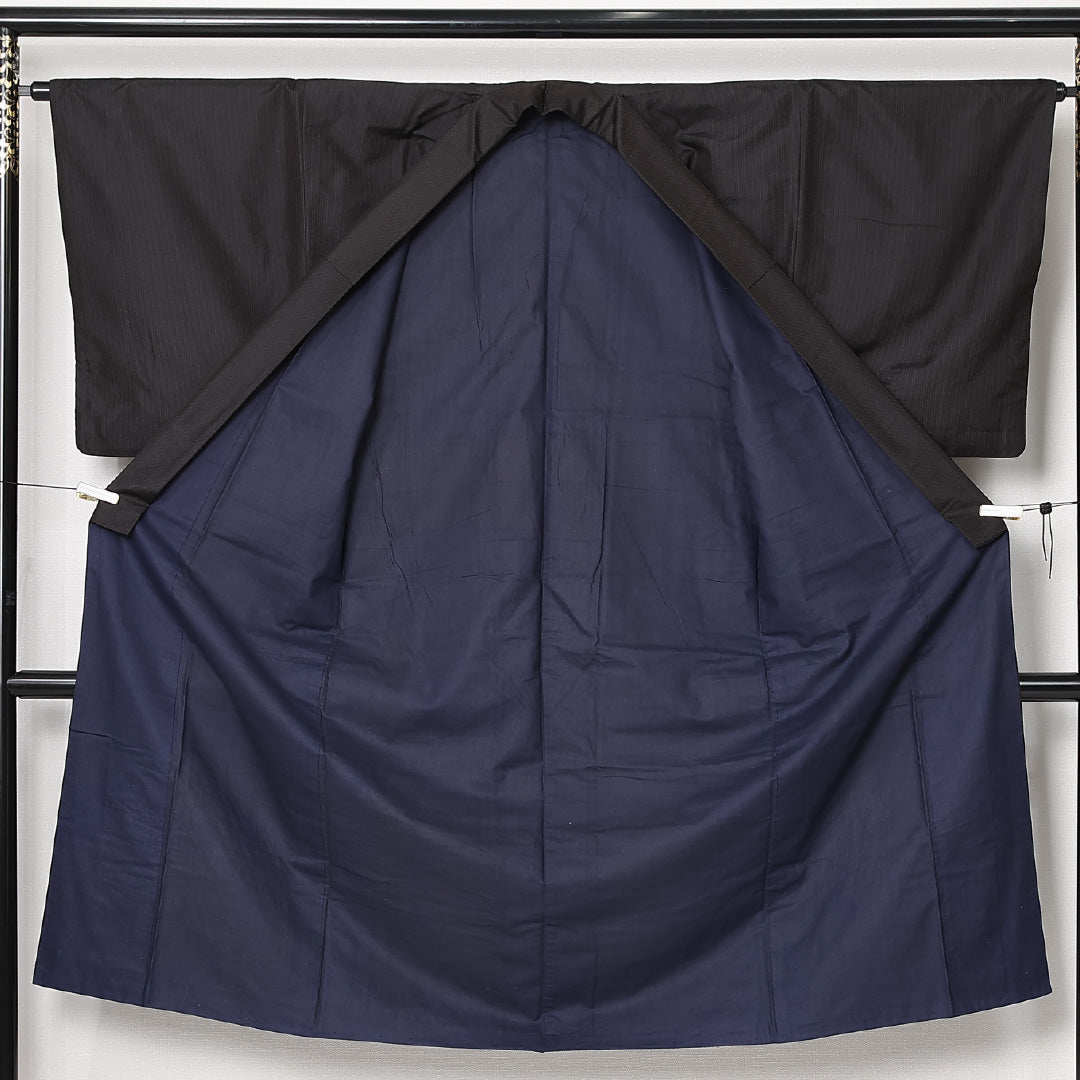 男着物 袷 身丈134cm 裄丈64cm 正絹 Sランク カジュアル 棒衿 XSサイズ 縞 黒系 RP 1224-13031