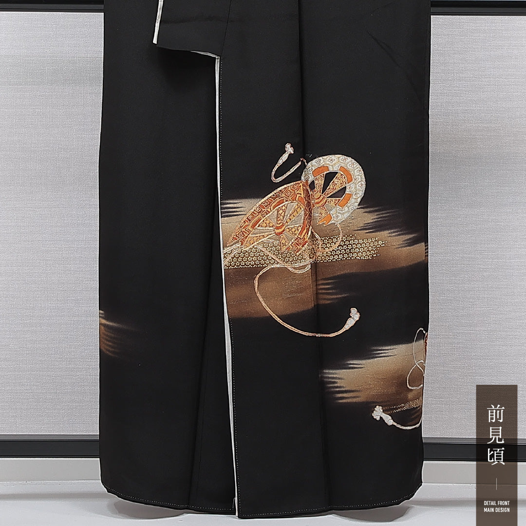 黒留袖 袷 身丈158cm 裄丈61cm 正絹 Cランク 五つ紋 (上がり藤に井形) フォーマル 広衿 Mサイズ 金駒刺繍 比翼 源氏車 組紐 黒系 LP 1213-07008