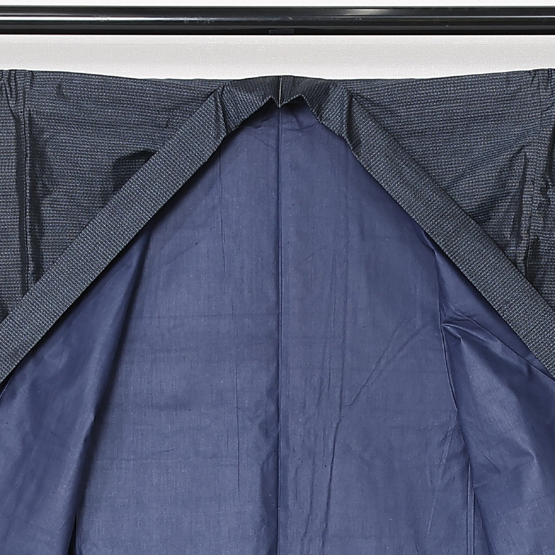 未使用品 男着物 (大島紬) 袷 身丈146cm 裄丈67cm 正絹 Nランク インフォーマル 棒衿 Lサイズ しつけ糸 無地 紺系 RP 1224-13008
