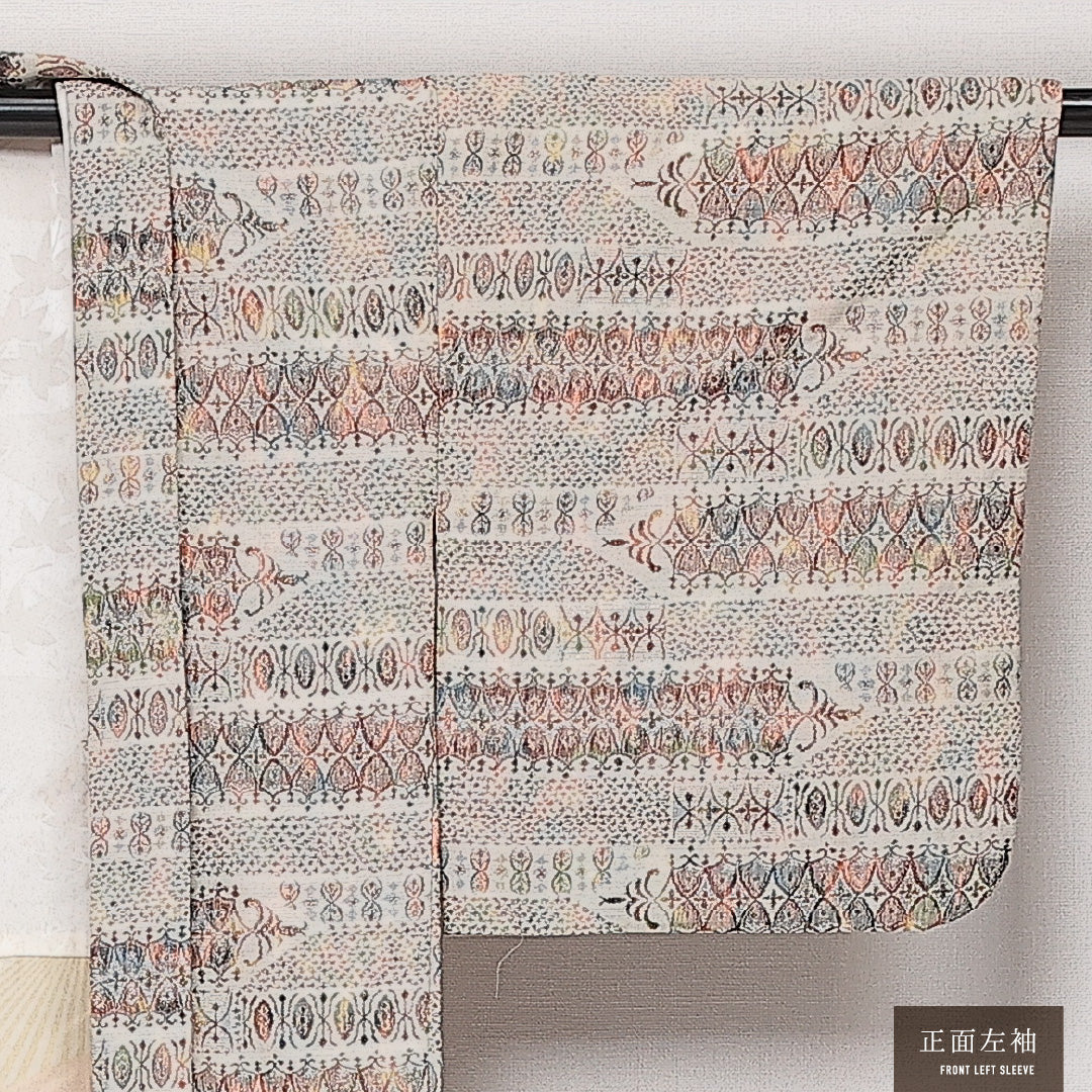 アンティーク 羽織 袷 身丈80cm 裄丈63cm 正絹 Aランク Sサイズ 漆糸 創作柄 クリーム系 RP 1232-13866