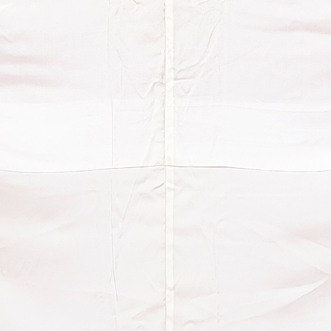 未使用品 色無地 袷 身丈158cm 裄丈65cm 正絹 Nランク 一つ紋 (五三桐) 紋意匠 (紗綾型) セミフォーマル 広衿 Mサイズ 付下げ 蘇州刺繍 汕頭刺繍 しつけ糸 亀甲 牡丹 ピンク系 M4 1219-14737
