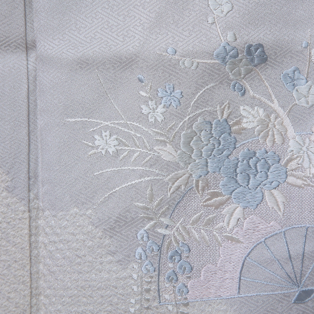 訪問着 身丈159cm 裄丈63cm Bランク M 正絹 単衣 広衿 一つ紋 梅鉢 蘇州刺繍 扇 菊 牡丹 部分絞り フォーマル グレー系 1212-12236