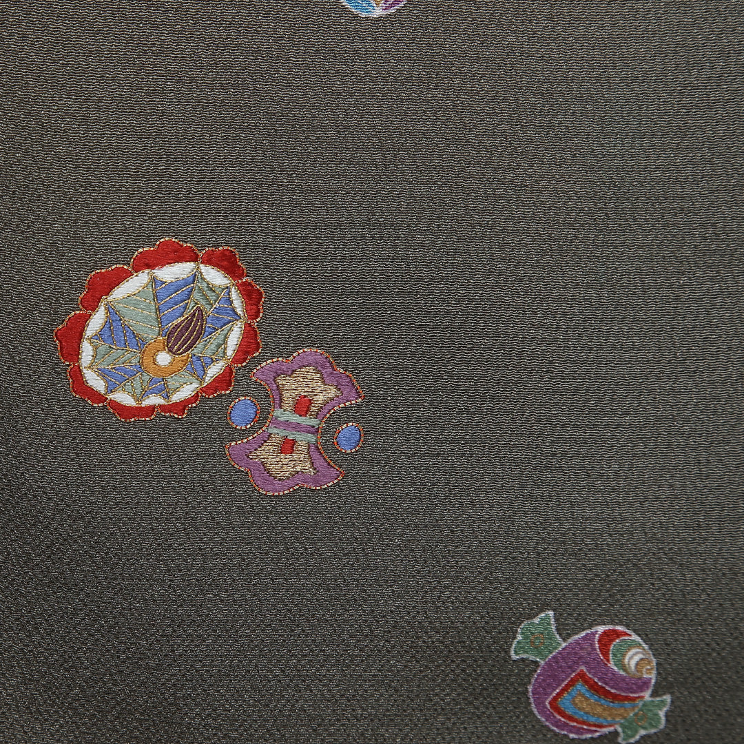 小紋 身丈150cm 裄丈63cm Aランク S 正絹 単衣 広衿 織り出し 金駒刺繍 宝尽くし カジュアル 緑系 1215-12307