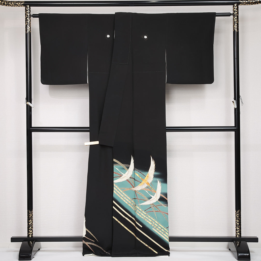 黒留袖 袷 身丈167cm 裄丈65cm 正絹 Bランク 五つ紋 (揚羽蝶) フォーマル 広衿 XLサイズ 刺繍 比翼 落款 鶴 黒系 RP 1213-06798