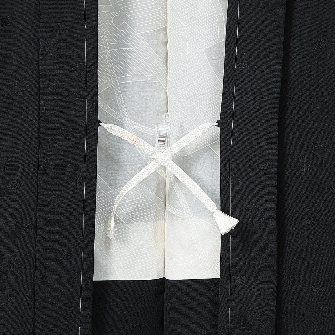 未使用品 黒羽織 袷 身丈80cm 裄丈64cm 正絹 Nランク 一つ紋 (蔦) 紋意匠 (銀杏) セミフォーマル Mサイズ 紐あり 証紙 しつけ糸 黒系 RP 1233-14676