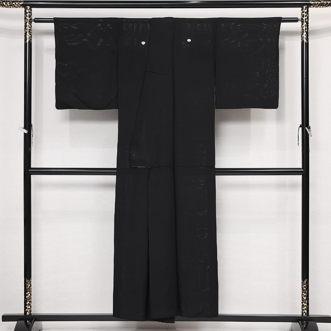 夏物 黒紋付 絽 身丈151cm 裄丈63cm 正絹 Sランク 五つ紋 (五三桐) 弔事用 広衿 Sサイズ 黒系 RP 1230-06812