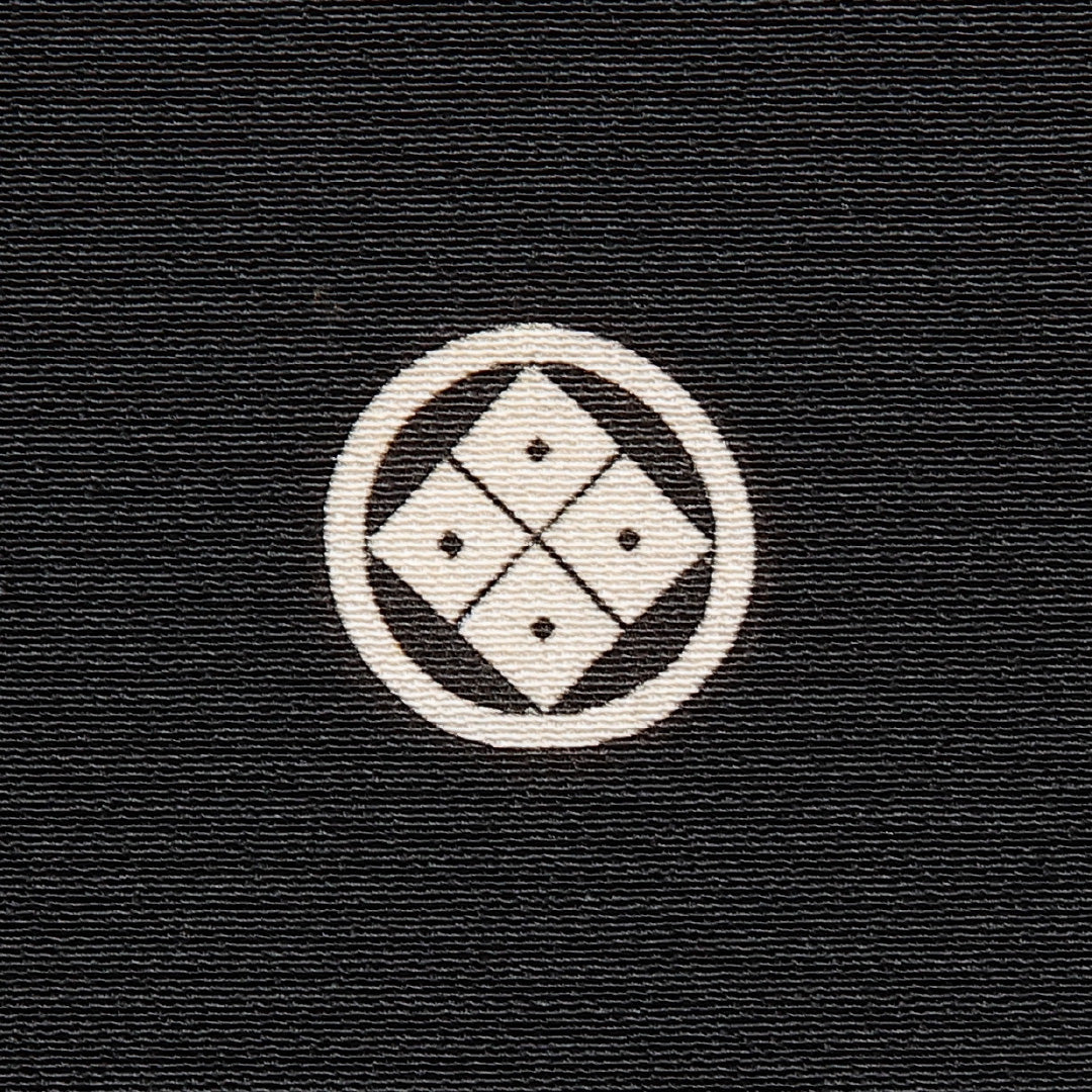 黒留袖 五つ紋 四ツ目菱 身丈158cm 裄丈64.5cm Aランク 正絹 袷 比翼 広衿 M 刺繍 金箔 薔薇 フォーマル 華やか 存在感 黒系 1211-F0577