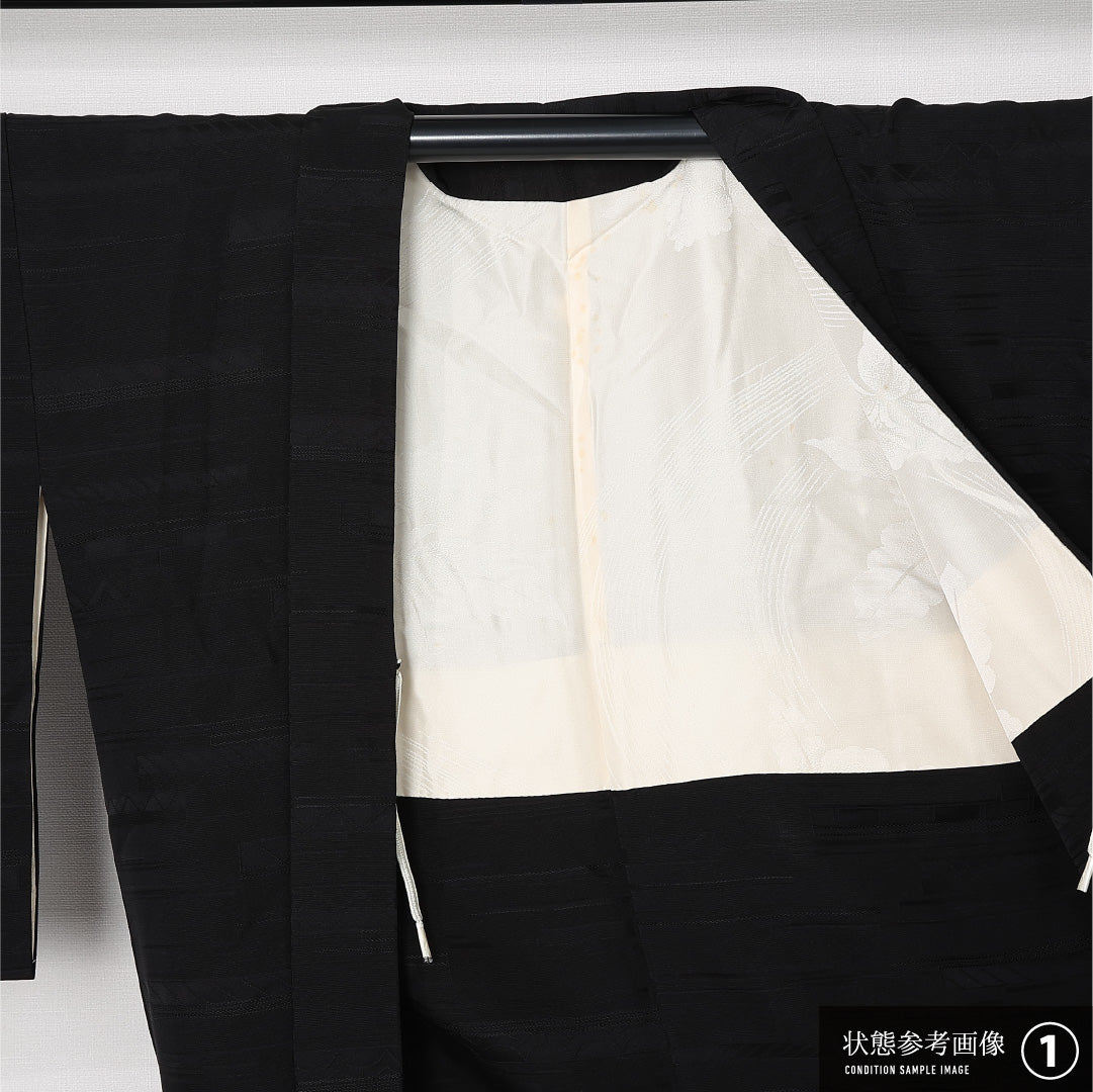 黒羽織 袷 身丈78cm 裄丈64cm 正絹 Aランク 一つ紋 (五三桐) セミフォーマル Mサイズ 創作柄 黒系 RP 1233-12933