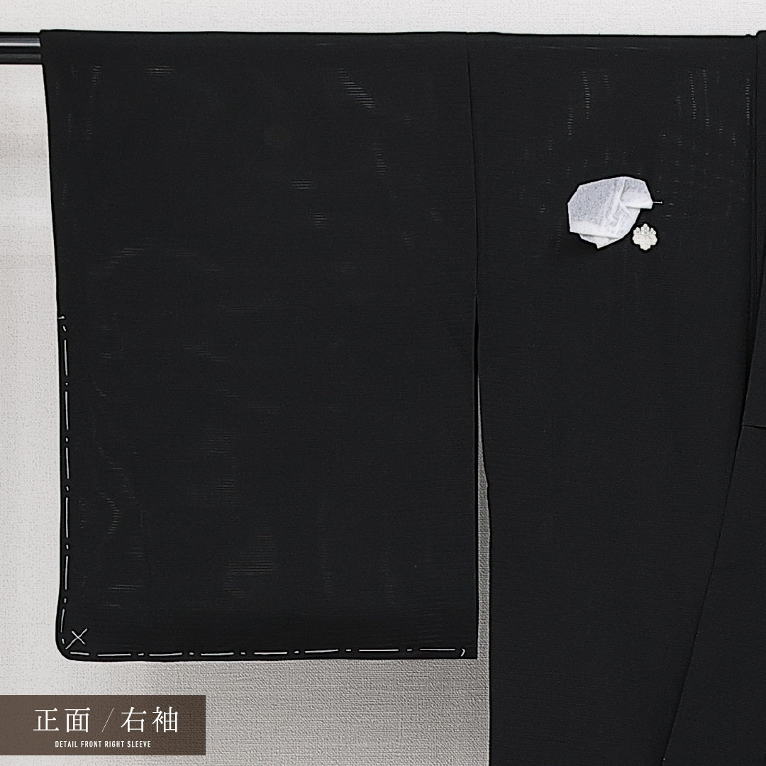 未使用品 夏物 黒紋付 絽 身丈156cm 裄丈65cm 正絹 Nランク 五つ紋 (五三桐) 弔事用 バチ衿 Mサイズ しつけ糸 黒系 M4 1230-06887