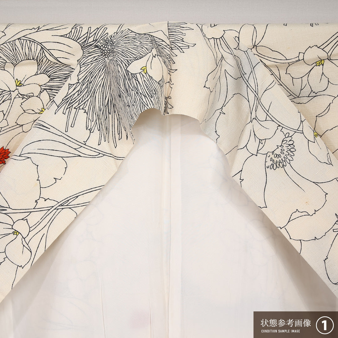 小紋 袷 身丈154cm 裄丈62cm 正絹 Aランク インフォーマル 広衿 Sサイズ 染め紬 菊 松葉 牡丹 クリーム系 M4 1221-13209
