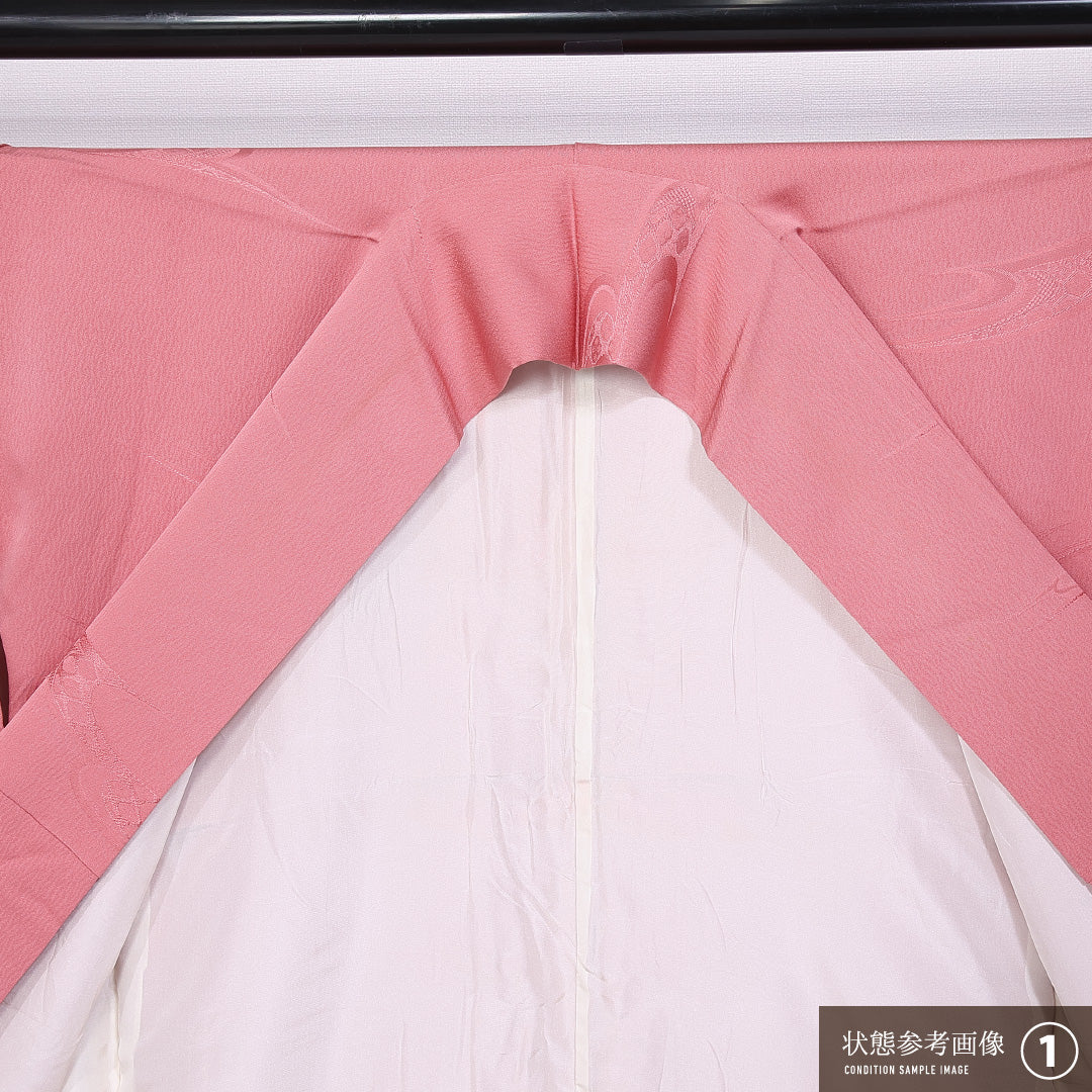 色無地 袷 身丈162cm 裄丈63cm 正絹 Aランク 一つ紋 (三つ柏) 紋意匠 (流水) セミフォーマル 広衿 Lサイズ 刺繍 ピンク系 M4 1219-11385
