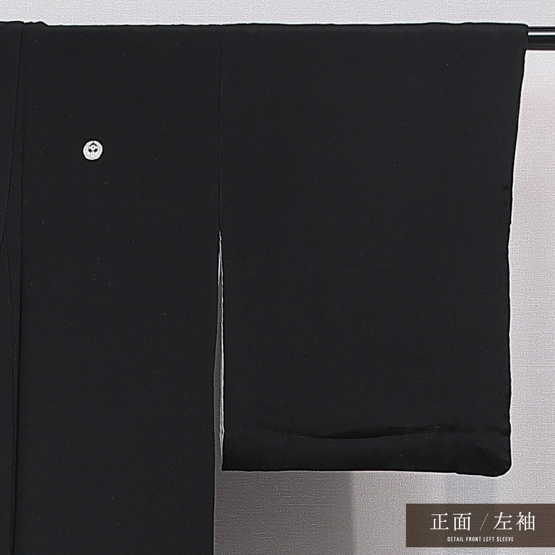 黒紋付 袷 身丈165cm 裄丈61cm 正絹 Sランク 五つ紋 (上がり藤に井形) 弔事用 広衿 XLサイズ 無地 黒系 RP 1230-07007
