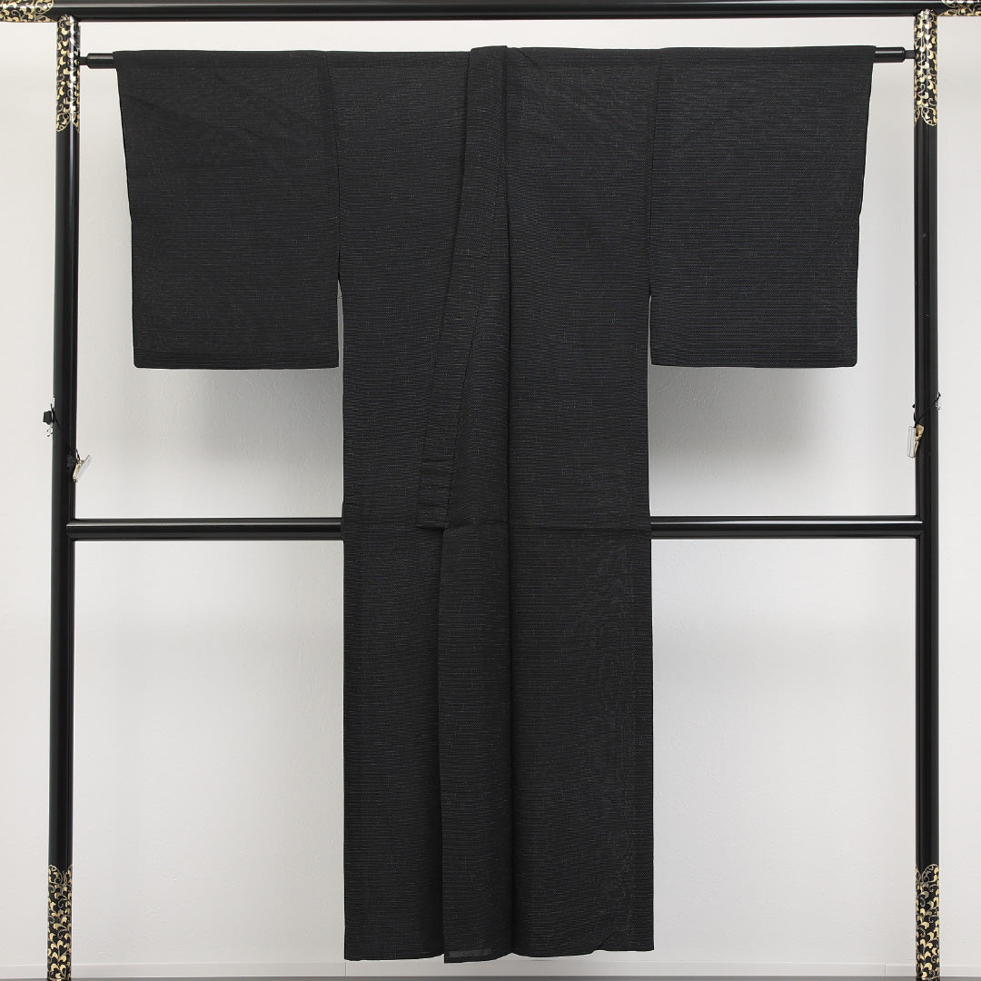 夏物 男着物 (紬) 夏紬 身丈146cm 裄丈68cm 正絹 Aランク インフォーマル バチ衿 Mサイズ 抽象柄 黒系 RP 1224-17293