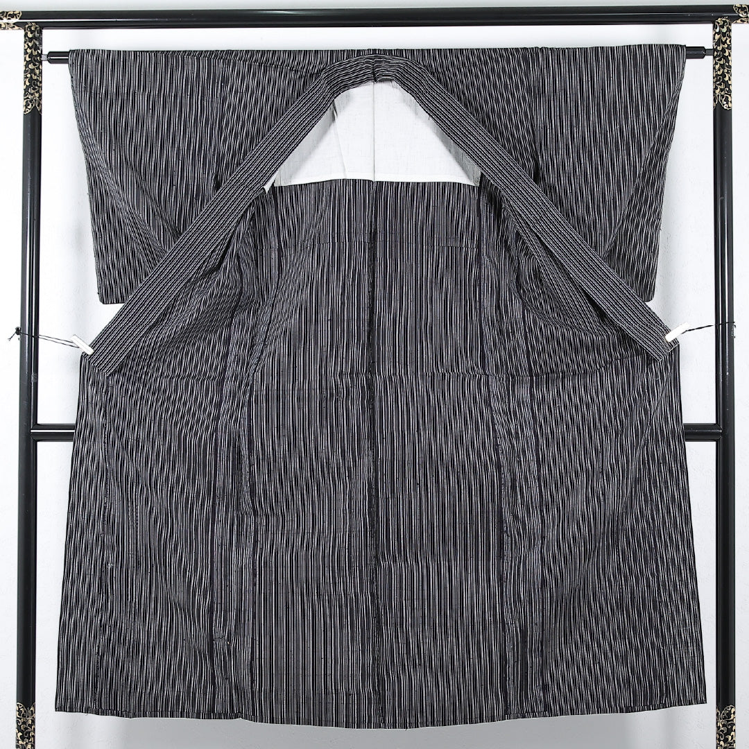 洗える着物 木綿の紬 単衣 身丈143cm 裄丈62cm 木綿 Aランク カジュアル バチ衿 Sサイズ 縞 グレー系 RP 1223-17371