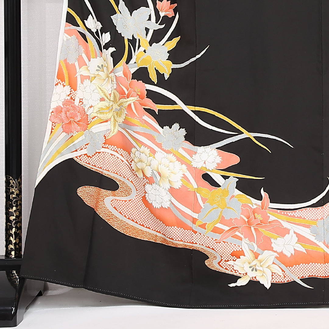 黒留袖 袷 身丈162cm 裄丈63cm 正絹 Aランク 五つ紋 (桔梗) フォーマル 広衿 Lサイズ 刺繍 比翼 流水 牡丹 黒系 RP 1213-06789