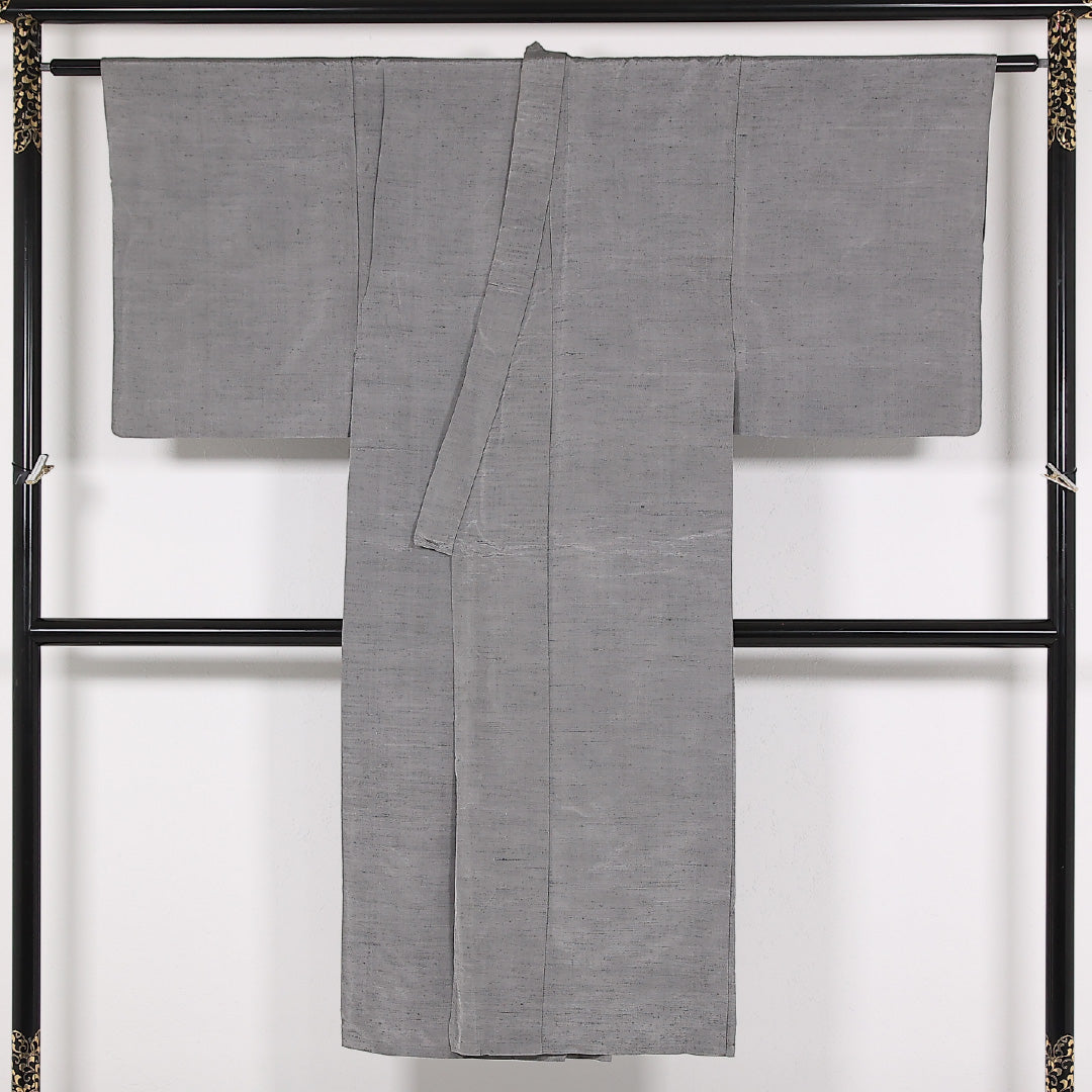 男着物 (飯田紬) 単衣 身丈136cm 裄丈65cm 正絹 Aランク インフォーマル 棒衿 2XLサイズ 居敷当て 肩当て 無地 グレー系 RP 1224-17492