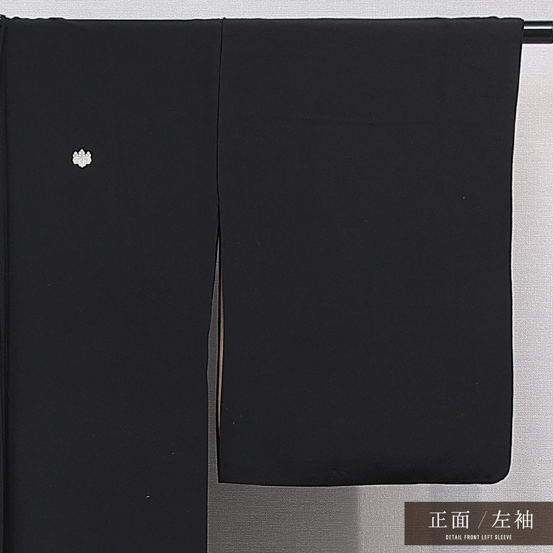 黒紋付 袷 身丈155cm 裄丈64cm 正絹 Aランク 五つ紋 (五三桐) 弔事用 広衿 Mサイズ 無地 黒系 RP 1230-07012