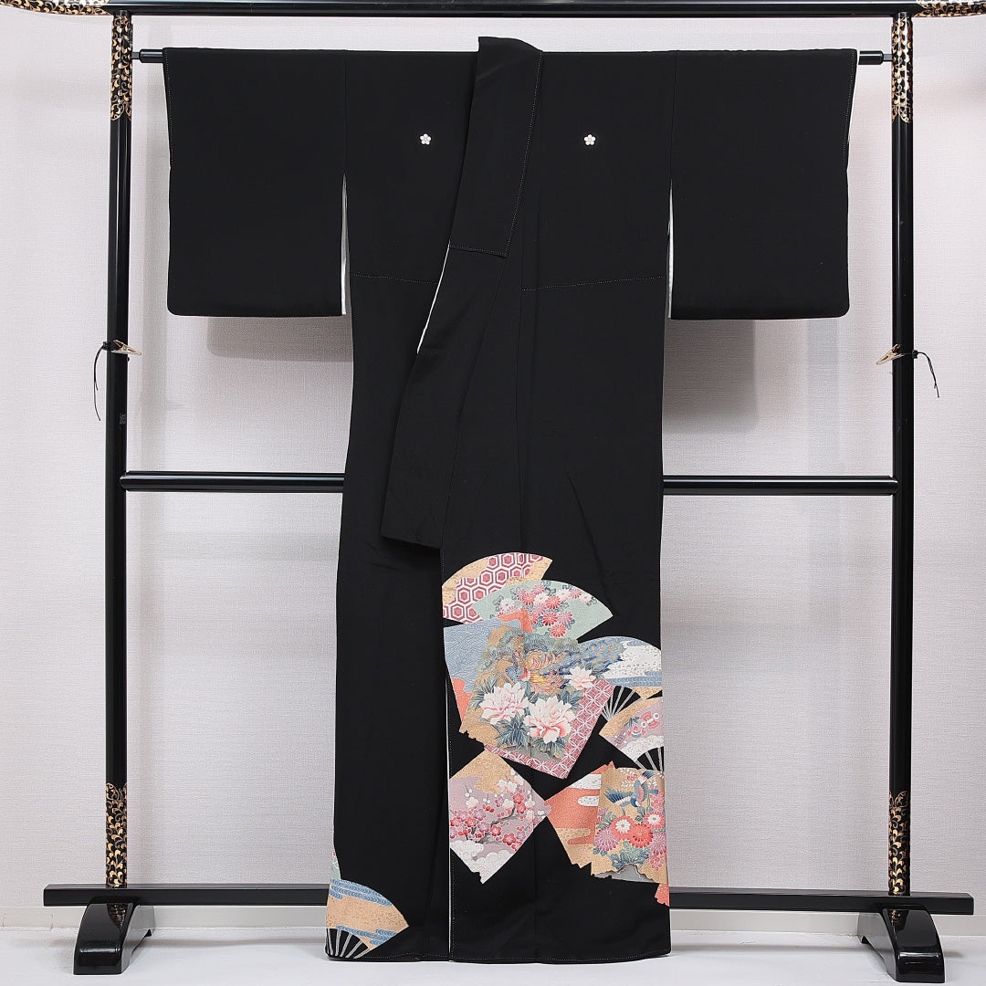 黒留袖 袷 身丈162cm 裄丈64cm 正絹 Sランク 五つ紋 (梅鉢) フォーマル 広衿 Lサイズ 金駒刺繍 比翼 鶴 松 黒系 RP 1213-07023