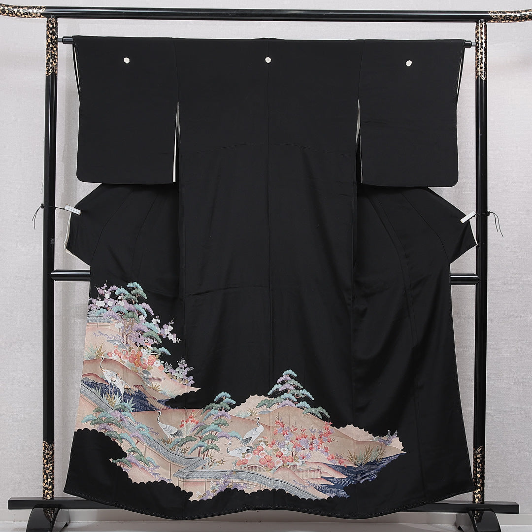 黒留袖 袷 身丈157cm 裄丈62cm 正絹 Aランク 五つ紋 (剣片喰) フォーマル 広衿 Mサイズ 金駒刺繍 比翼 鶴 松竹梅 黒系 RP 1213-07006