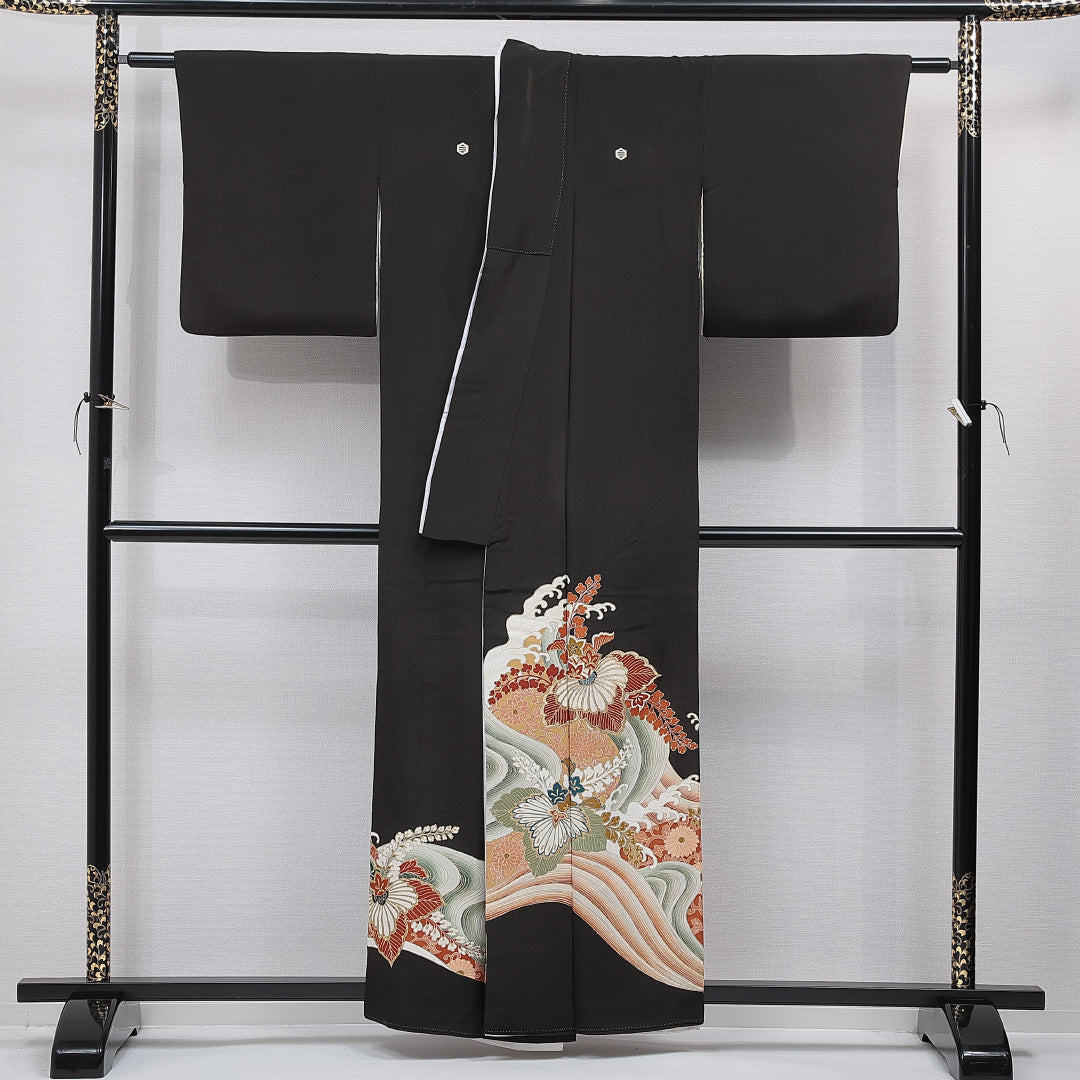 黒留袖 袷 身丈157cm 裄丈62cm 正絹 Cランク 五つ紋 (六角に三つ引き) フォーマル 広衿 Mサイズ 刺繍 比翼 波頭 桐 黒系 LP 1213-07011