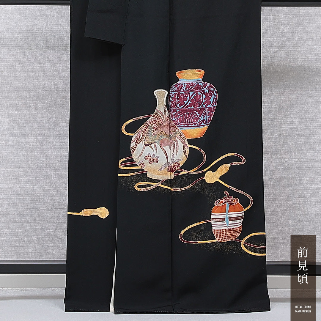 黒留袖 袷 身丈156cm 裄丈66cm 正絹 Cランク 五つ紋 (桔梗) フォーマル 広衿 Mサイズ 金駒刺繍 比翼 壺 組紐 黒系 LP 1213-07077