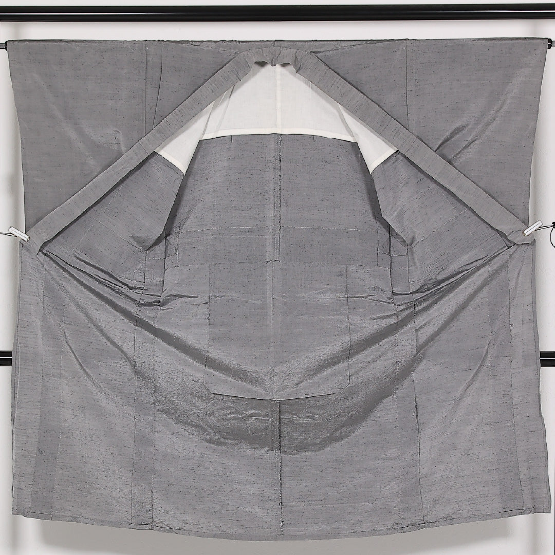 男着物 (飯田紬) 単衣 身丈136cm 裄丈65cm 正絹 Aランク インフォーマル 棒衿 2XLサイズ 居敷当て 肩当て 無地 グレー系 RP 1224-17492