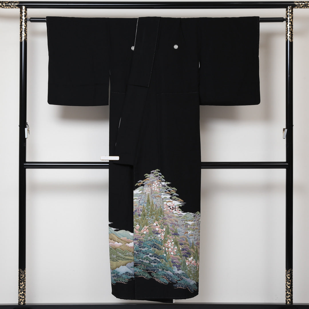 黒留袖 袷 身丈147cm 裄丈63cm 正絹 Aランク 五つ紋 (丸に木瓜) フォーマル 広衿 XSサイズ 翠晶 京友禅 比翼 作家物 落款 山水 黒系 M4 1213-06455