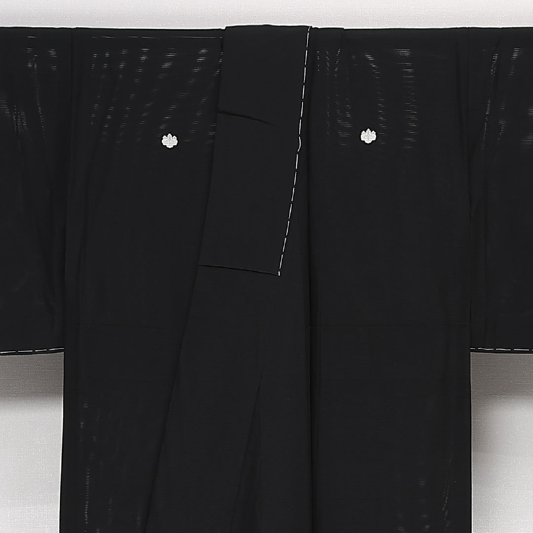 未使用品 夏物 黒紋付 絽 身丈151cm 裄丈63cm 正絹 Nランク 五つ紋 (五三桐) 弔事用 広衿 Sサイズ しつけ糸 黒系 M4 1230-06811