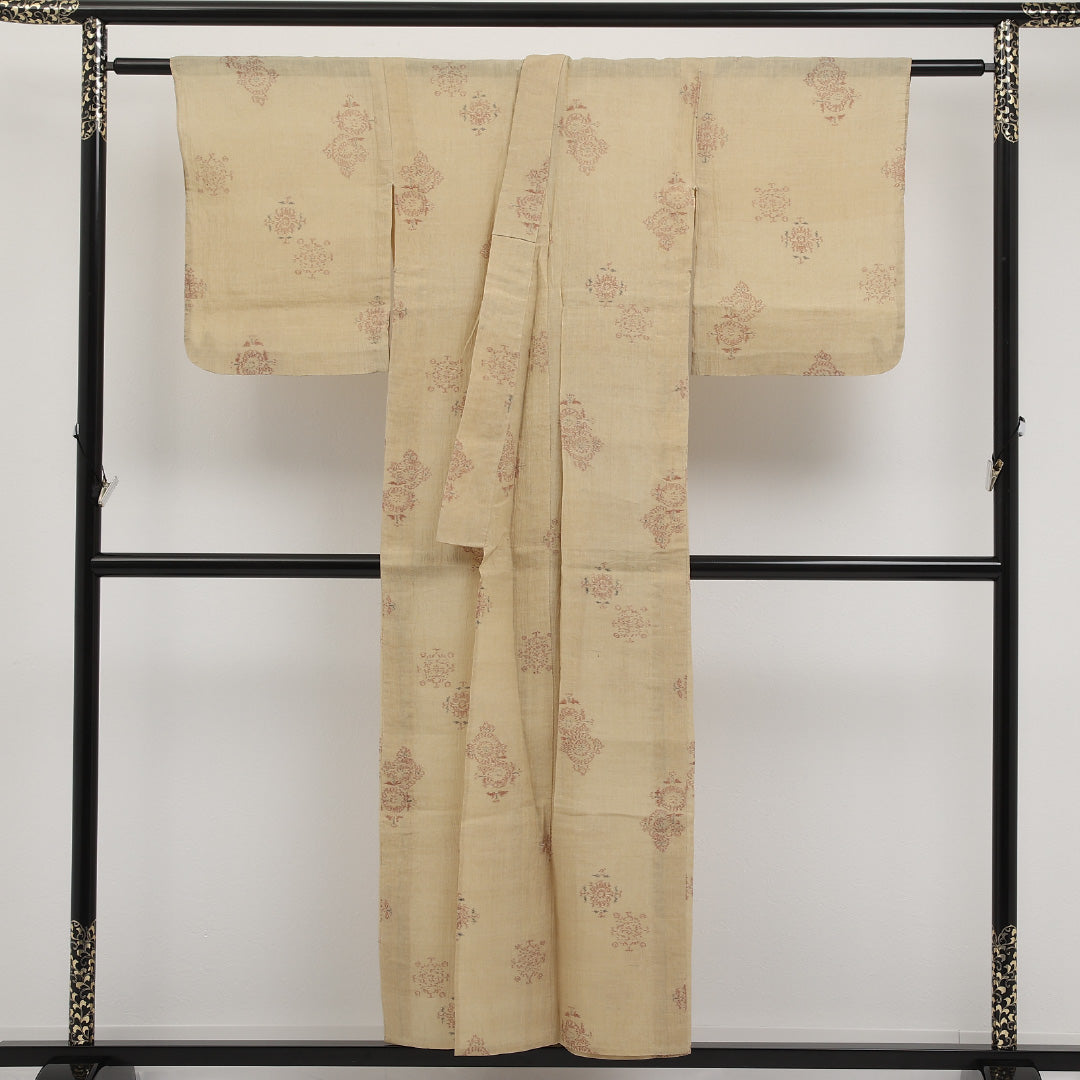 夏物 洗える着物 麻の紬 身丈150cm 裄丈63cm 麻 Cランク カジュアル バチ衿 Sサイズ 菊唐草文 ベージュ系 RP 1223-17289