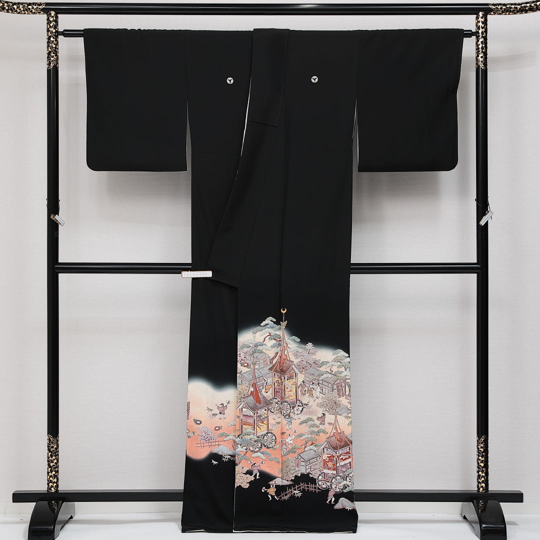 黒留袖 袷 身丈164cm 裄丈65cm 正絹 Sランク 五つ紋 (三つ追い茗荷) フォーマル 広衿 Lサイズ 比翼 京洛百景 黒系 RP 1213-06882