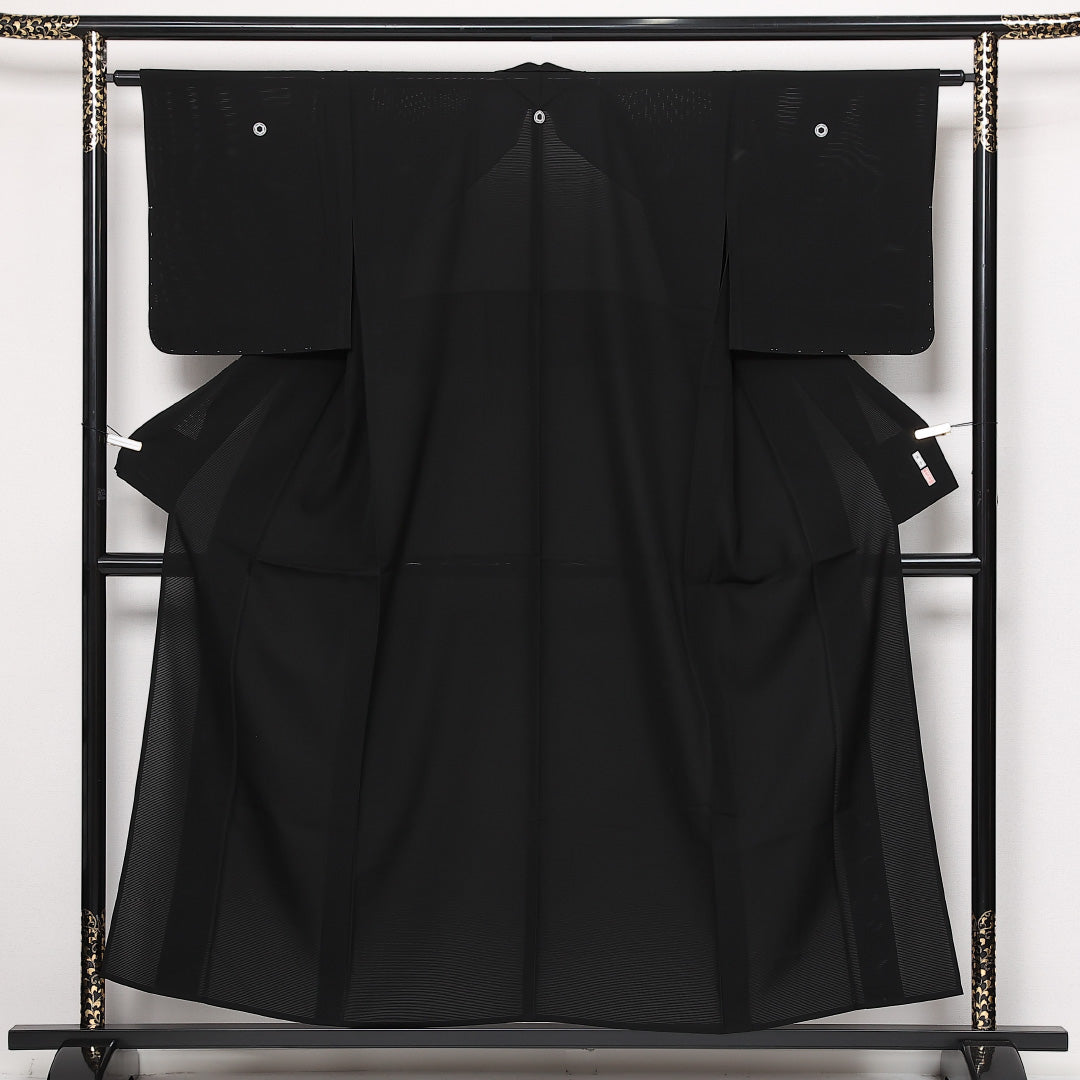 未使用品 夏物 黒紋付 絽 身丈154cm 裄丈62cm 正絹 Nランク 五つ紋 (丸に亀甲) 弔事用 広衿 Sサイズ しつけ糸 黒系 M4 1230-06854