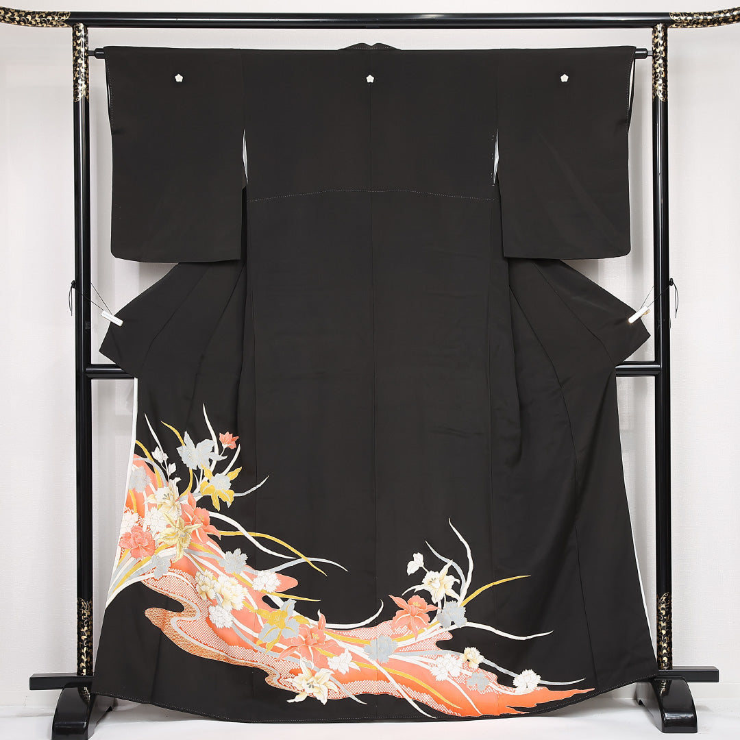 黒留袖 袷 身丈162cm 裄丈63cm 正絹 Aランク 五つ紋 (桔梗) フォーマル 広衿 Lサイズ 刺繍 比翼 流水 牡丹 黒系 RP 1213-06789