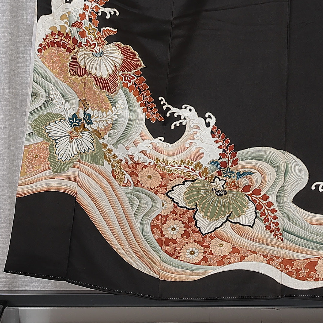 黒留袖 袷 身丈157cm 裄丈62cm 正絹 Cランク 五つ紋 (六角に三つ引き) フォーマル 広衿 Mサイズ 刺繍 比翼 波頭 桐 黒系 LP 1213-07011