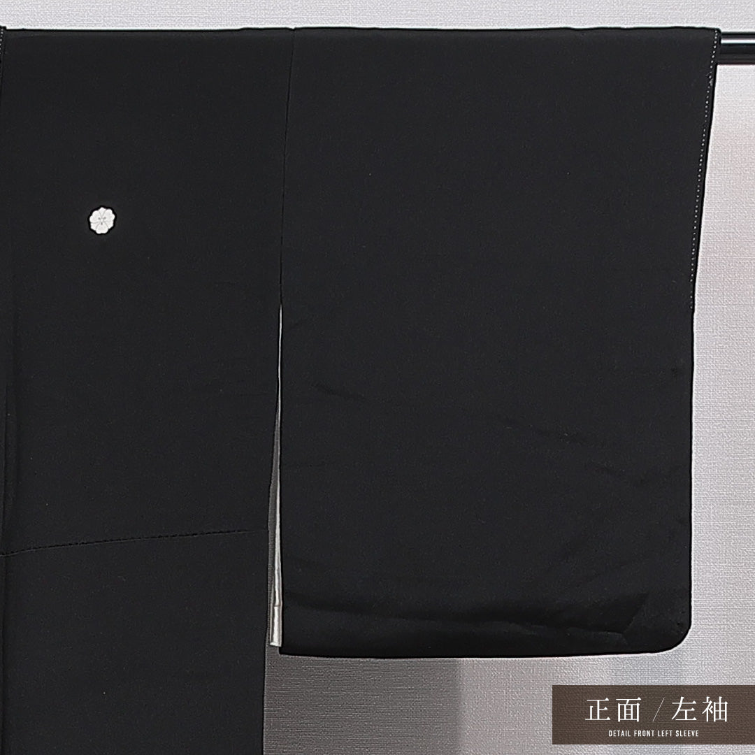 黒留袖 袷 身丈157cm 裄丈62cm 正絹 Aランク 五つ紋 (剣片喰) フォーマル 広衿 Mサイズ 金駒刺繍 比翼 鶴 松竹梅 黒系 RP 1213-07006