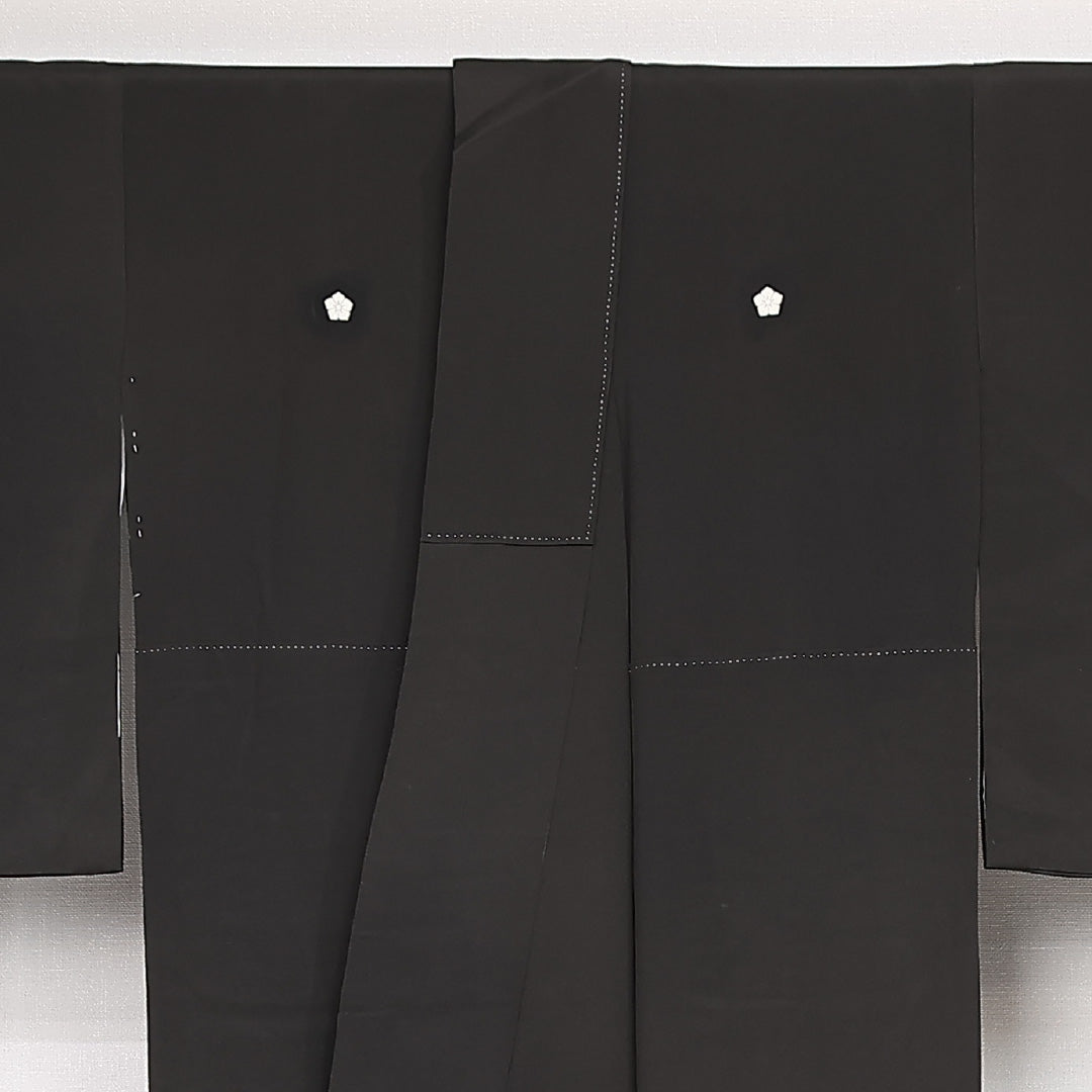 黒留袖 袷 身丈162cm 裄丈63cm 正絹 Aランク 五つ紋 (桔梗) フォーマル 広衿 Lサイズ 刺繍 比翼 流水 牡丹 黒系 RP 1213-06789