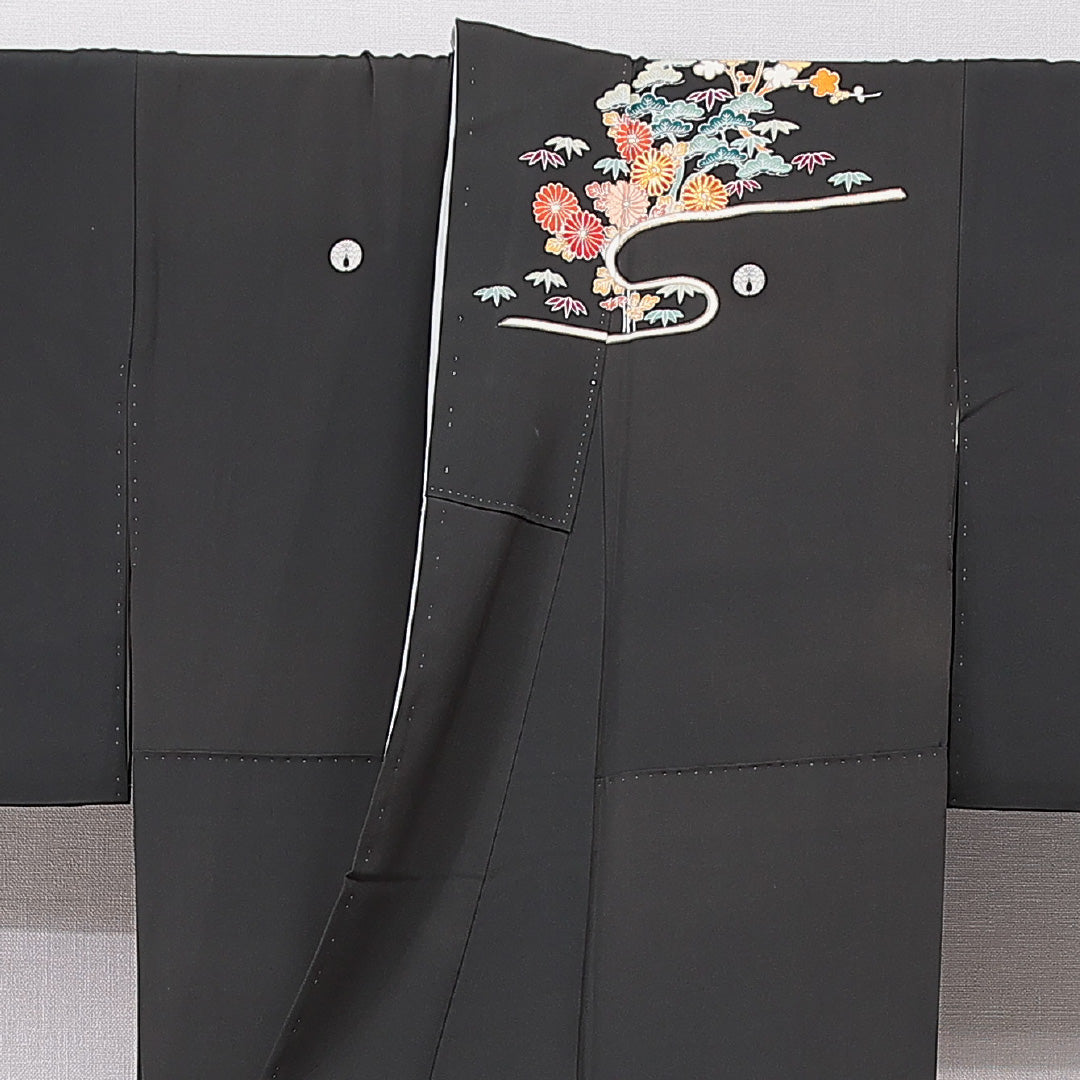黒留袖 袷 身丈158cm 裄丈62cm 正絹 Cランク 五つ紋 (抱き茗荷) フォーマル 広衿 Mサイズ 金駒刺繍 道長取り 亀甲 黒系 LP 1213-07052