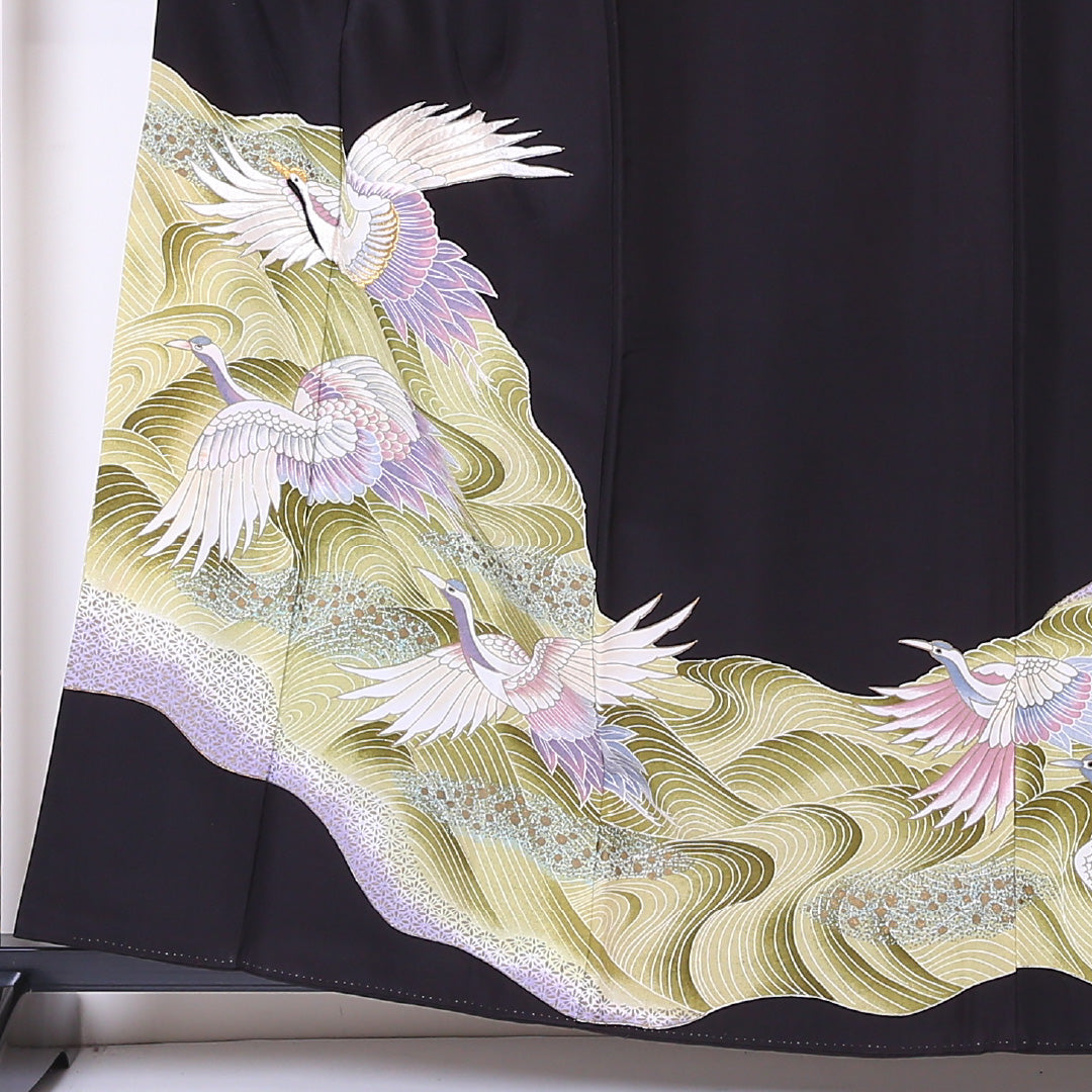 洗える着物 黒留袖 袷 身丈159cm 裄丈64cm ポリエステル Bランク 五つ紋 (五三桐) フォーマル 広衿 Mサイズ 比翼 鶴 山水 黒系 RP 1213-06464