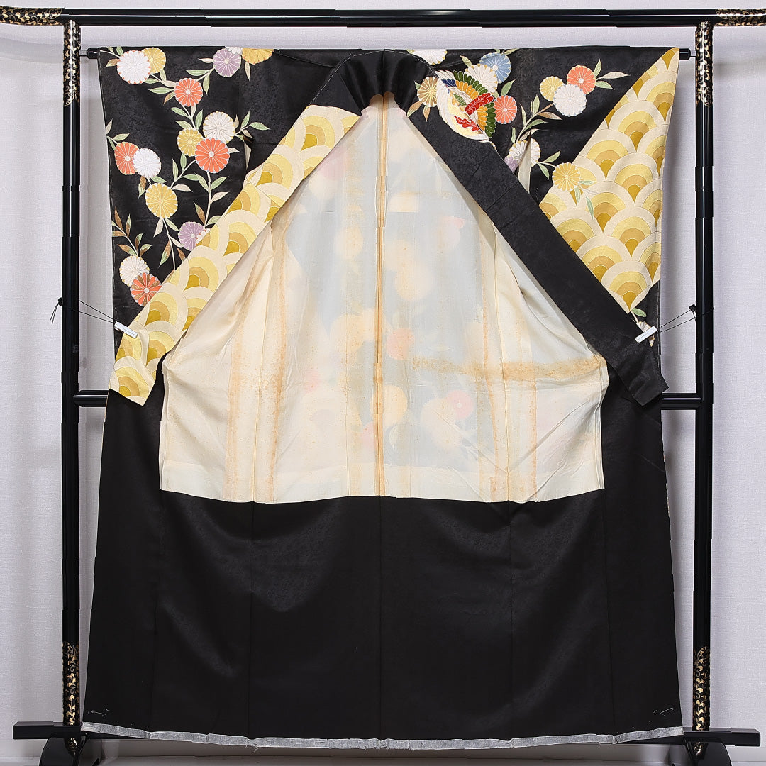 振袖 袷 身丈161cm 裄丈63cm 正絹 Aランク フォーマル 広衿 Lサイズ 金駒刺繍 青海波 菊 黒系 RP 1215-06660